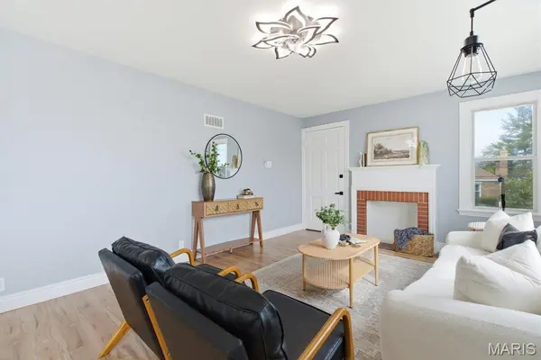 8824 Lawn AVE, Brentwood, MO 63144