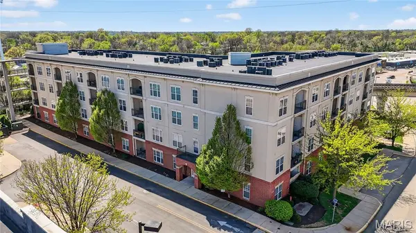 1270 Strassner DR #3306, Brentwood, MO 63144