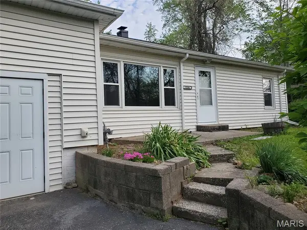 3206 Myrle ST, Alton, IL 62002