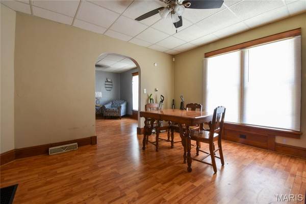 622 S Wood ST, Staunton, IL 62088