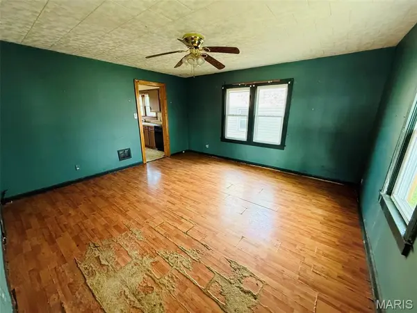 611 W Monroe AVE, Owensville, MO 65066
