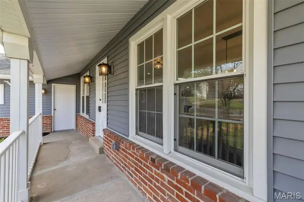 1433 Glenlea DR, Maryland Heights, MO 63043