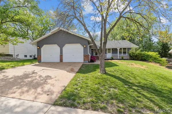 1433 Glenlea DR, Maryland Heights, MO 63043