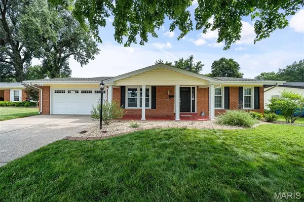 731 Carriage LN, Hazelwood, MO 63042