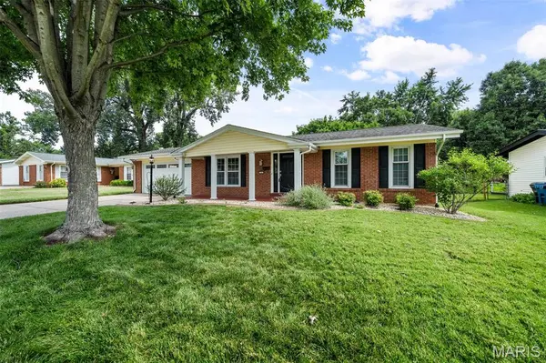 731 Carriage LN, Hazelwood, MO 63042