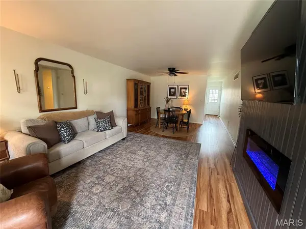 3 Wenona DR, Washington, MO 63090