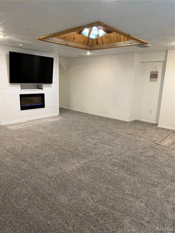 3053 W Grand, Springfield, MO 65802