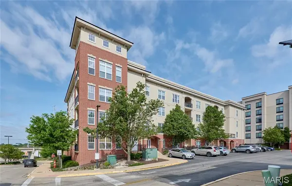 1251 Strassner DR #2403, Brentwood, MO 63144