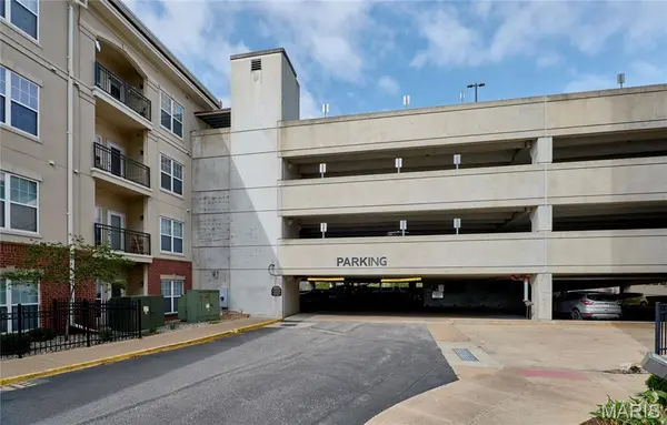 1251 Strassner DR #2403, Brentwood, MO 63144
