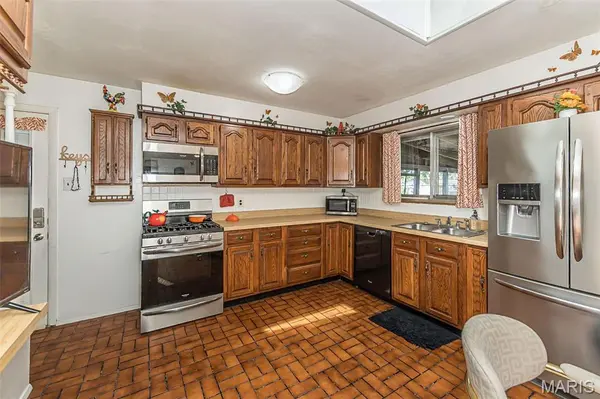 2844 Sugar Tree LN, Maryland Heights, MO 63043