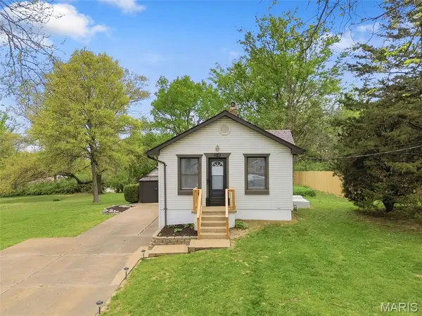3539 Summit AVE, St Louis, MO 63129