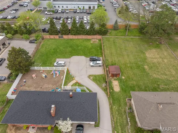 107 Lock DR, Ballwin, MO 63011