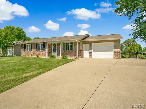 336 E Lake DR, Edwardsville, IL 62025