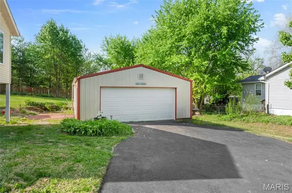 826 Kneedler ST, Collinsville, IL 62234