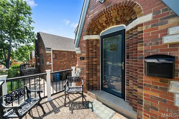 8510 Antler DR, Richmond Heights, MO 63117