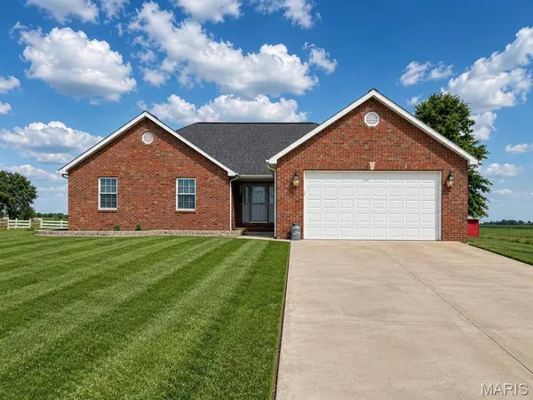 8660 HOLY CROSS LN,  Breese,  IL 62230