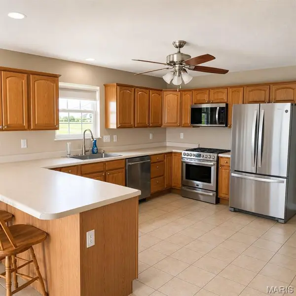 8660 HOLY CROSS LN, Breese, IL 62230