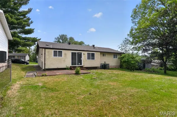 6349 Honey Bee CT, Florissant, MO 63033
