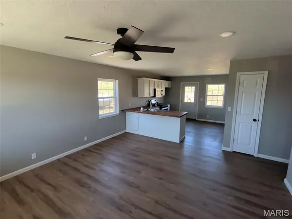 102 S Lois CT, Mansfield, MO 65704