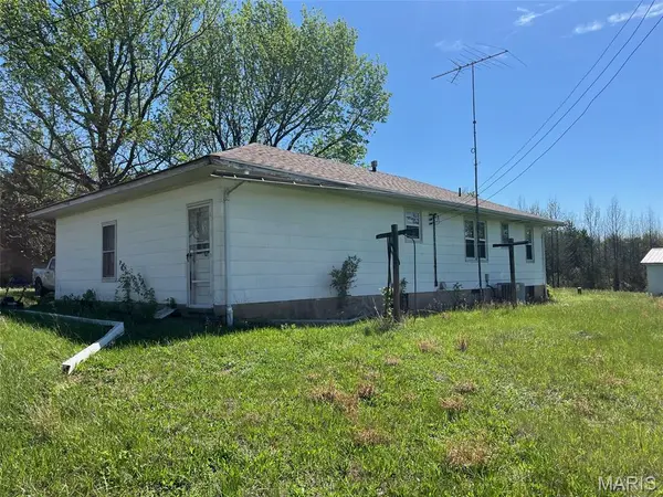1201 Maiden LN, Cuba, MO 65453