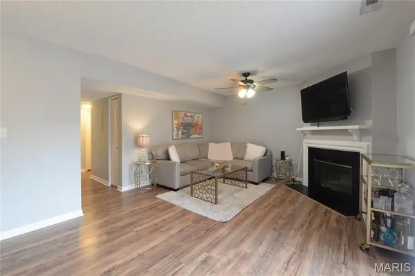 9163 Robin CT, Brentwood, MO 63144