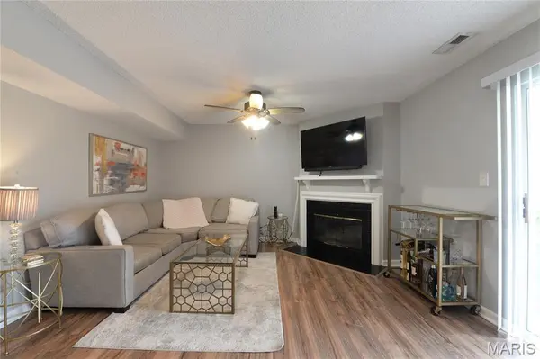9163 Robin CT, Brentwood, MO 63144