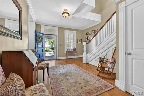 108 N Old Orchard AVE, Webster Groves, MO 63119