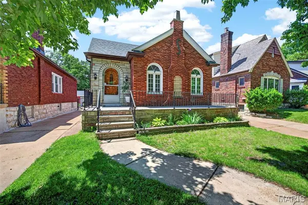3990 Bowen ST, St Louis, MO 63116