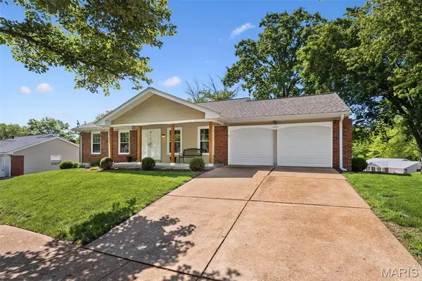 1513 Ploma DR, Ballwin, MO 63021