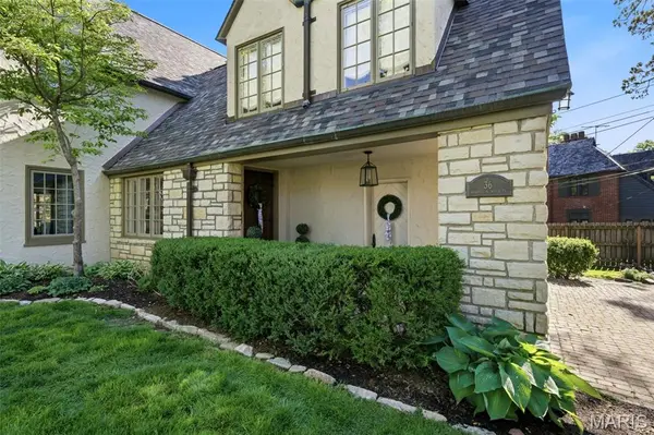 36 Algonquin Wood PL, Glendale, MO 63122