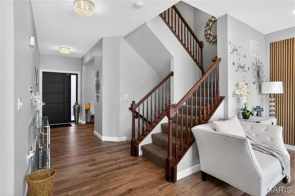 153 Berry Manor CIR, St Peters, MO 63376