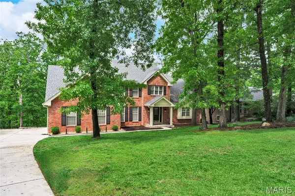9833 Eagle Hill LN, Sunset Hills, MO 63127