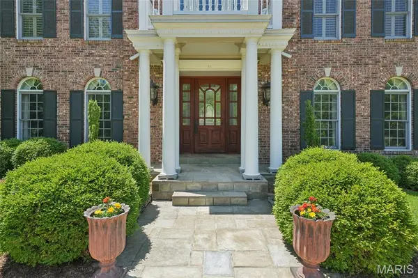 111 Worthington Oaks DR, Creve Coeur, MO 63141