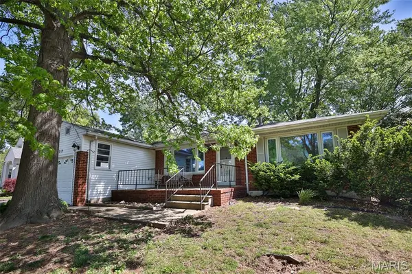 732 E Lake DR, Edwardsville, IL 62025