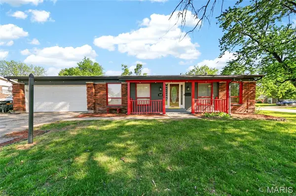 3655 Stonehaven DR, Florissant, MO 63033