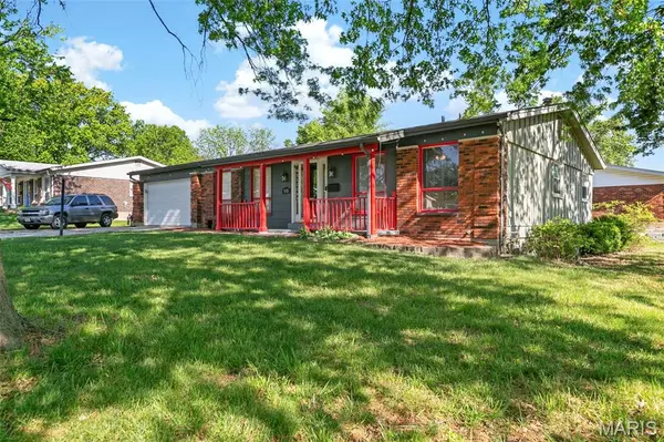 3655 Stonehaven DR, Florissant, MO 63033