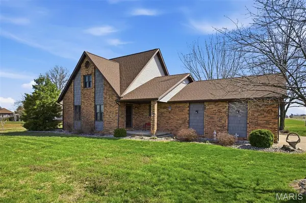 13005 Oil Field RD, Bartelso, IL 62218