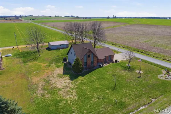 13005 Oil Field RD, Bartelso, IL 62218