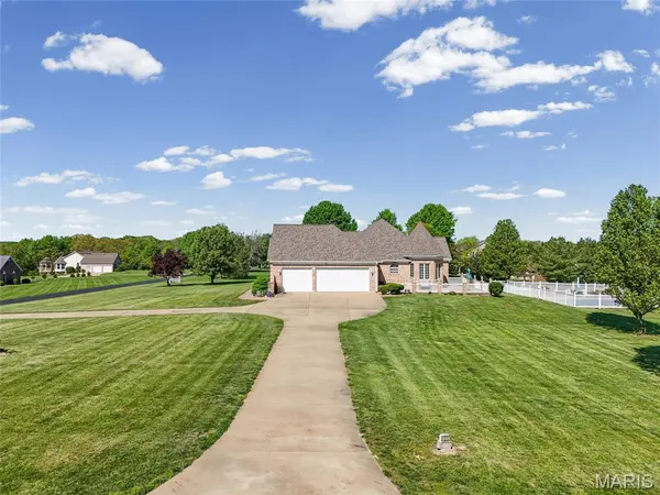 1211 Victoria XING, Festus, MO 63028