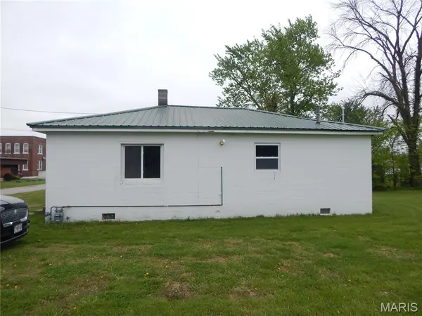 200 E Maple ST, Curryville, MO 63339