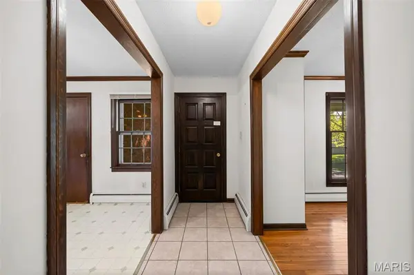 219 Barker LN, Ballwin, MO 63021