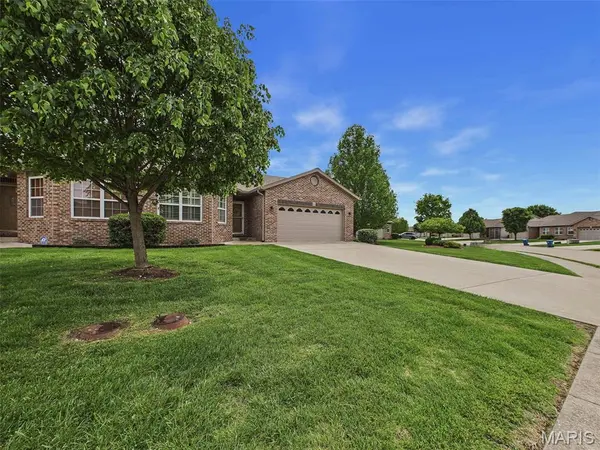 44 Brooks DR, Bethalto, IL 62010