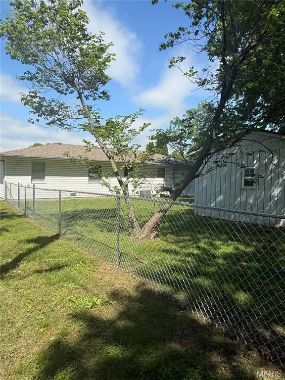 615 Vine ST, Cuba, MO 65453