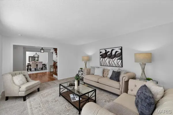395 Royal Valley DR, Creve Coeur, MO 63141
