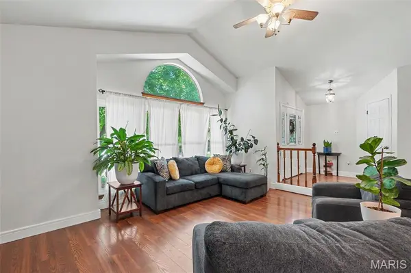 13 Running Waters CT, St Charles, MO 63304