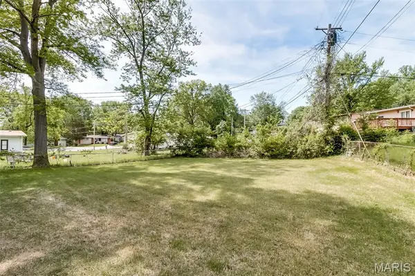 10269 Dacey DR, Dellwood, MO 63136