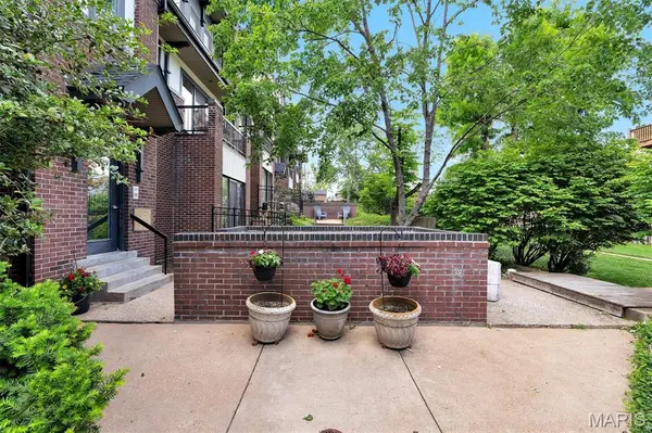 5381 Pershing AVE #102, St Louis, MO 63112