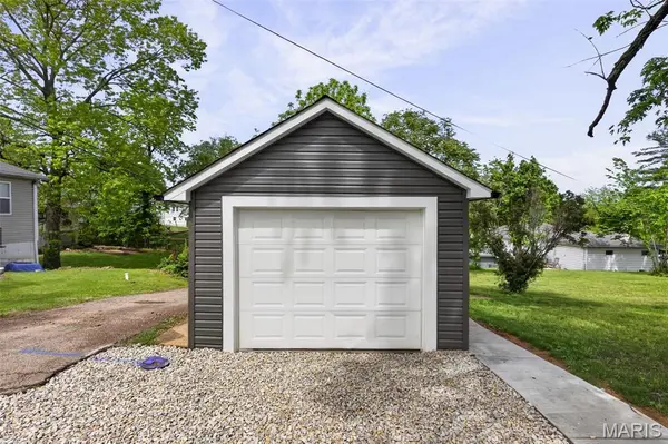 700 N 3rd ST, De Soto, MO 63020