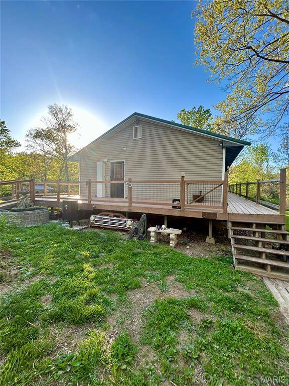 323 Shamrock LN, Bourbon, MO 65441