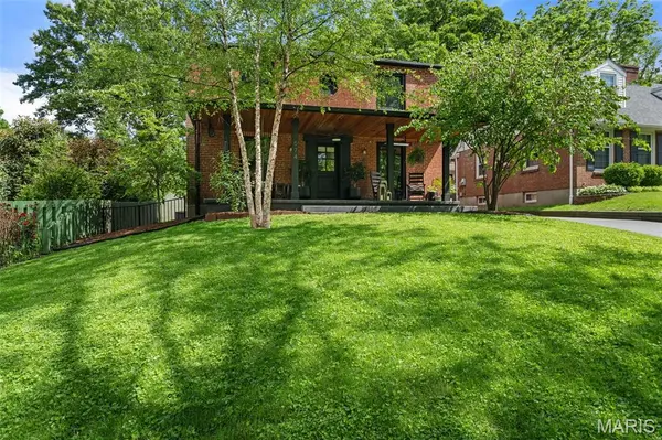 574 Hollywood PL, Webster Groves, MO 63119